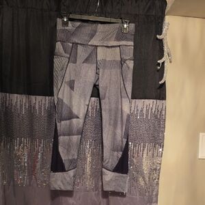 ⚫️Athleta Black and Gray Striped Leggings